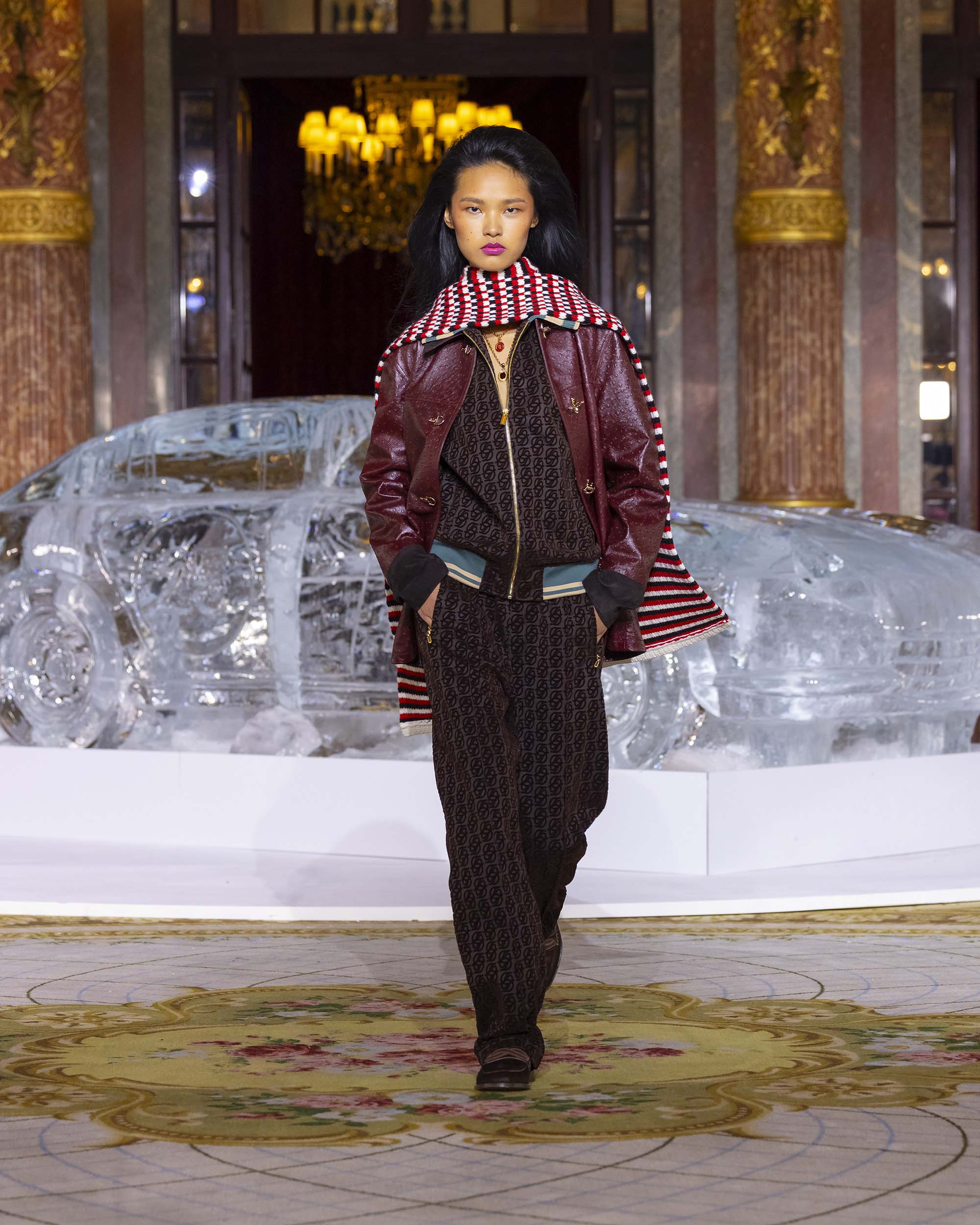 パーカー・フーディ DROLE DE MONSIEUR FW25 (HO183 CO127BLACK) Runway show FW25